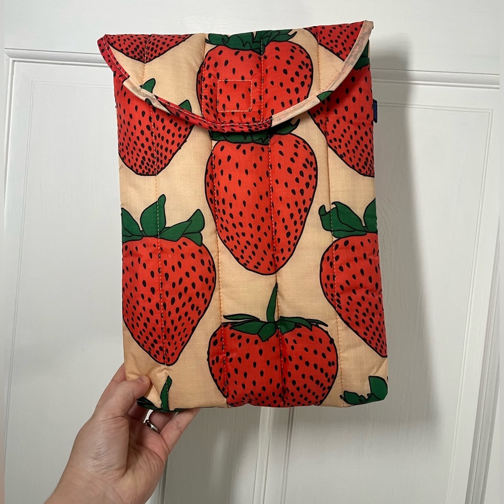 Baggu Strawberry 13 in Laptop Case